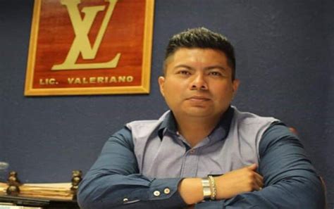 licenciado valeriano abogado.